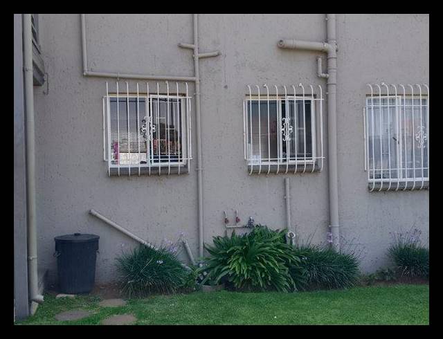 2 BEDROOM TOWNHOUSE FOR SALE IN GLEN MARAIS